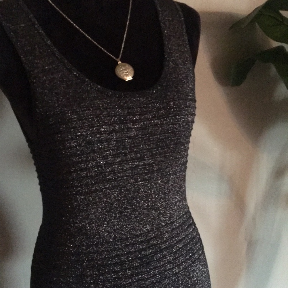 Black and gold shimmer dress - Picture 2 of 6